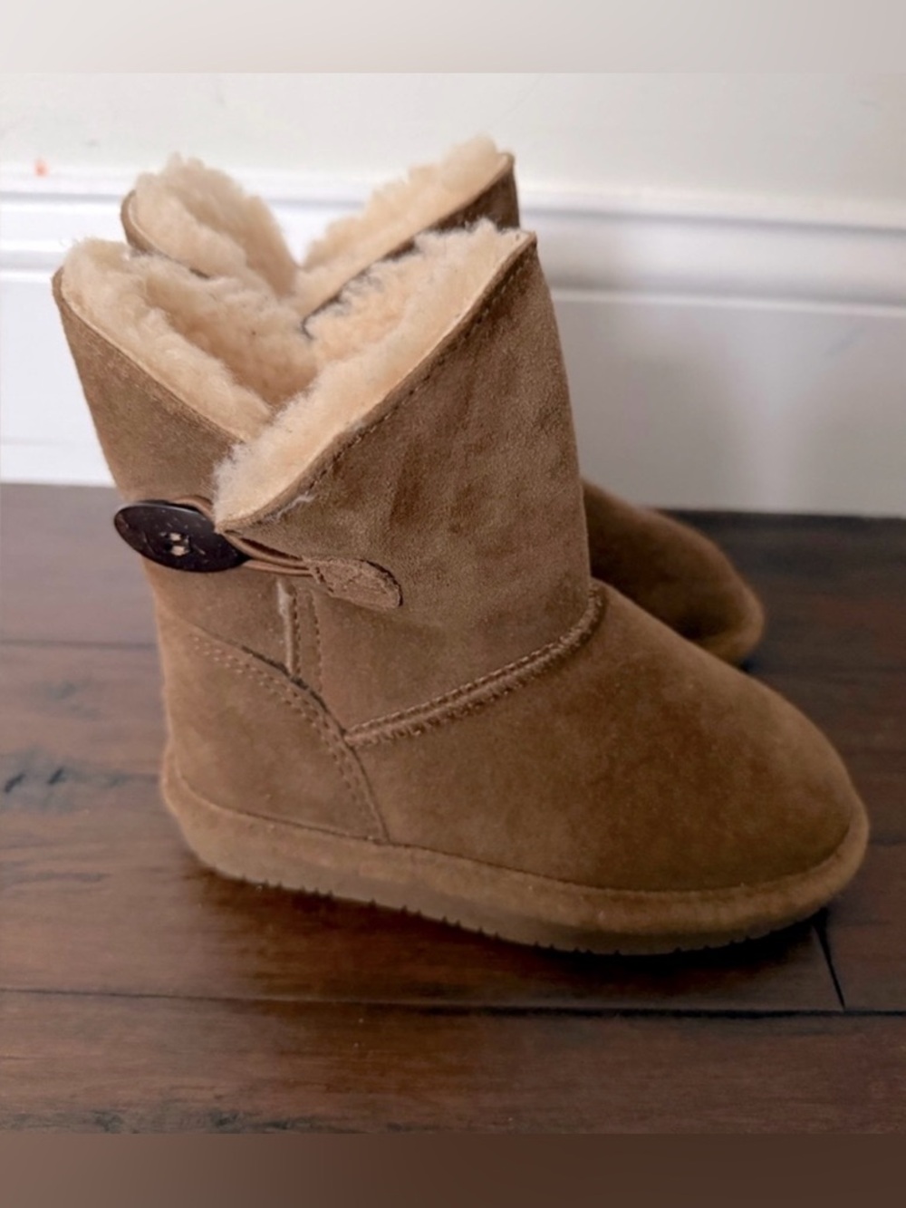 New BEARPAW Brown Suede Shearling Boots